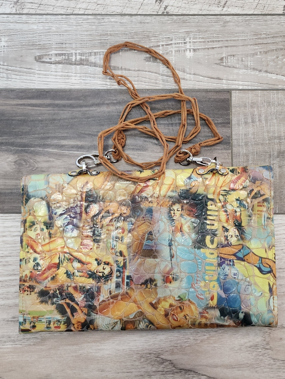 Esther Boken Vintage Embossed 'Bathing Beauty' Printed Leather Crossbody Bag - Picture 9 of 11